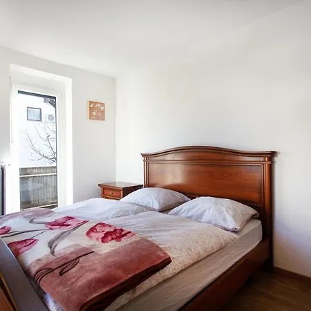 Bronia 3 Bedroom & Free Parking Appartamento