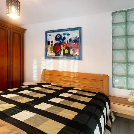 Bronia 3 Bedroom & Free Parking *